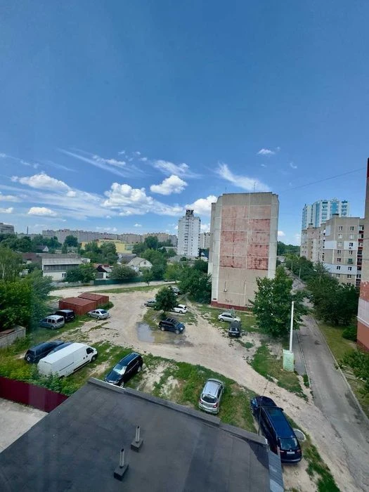 Продається простора 2-кім.квартира 74,1м2 в цегляному будинк