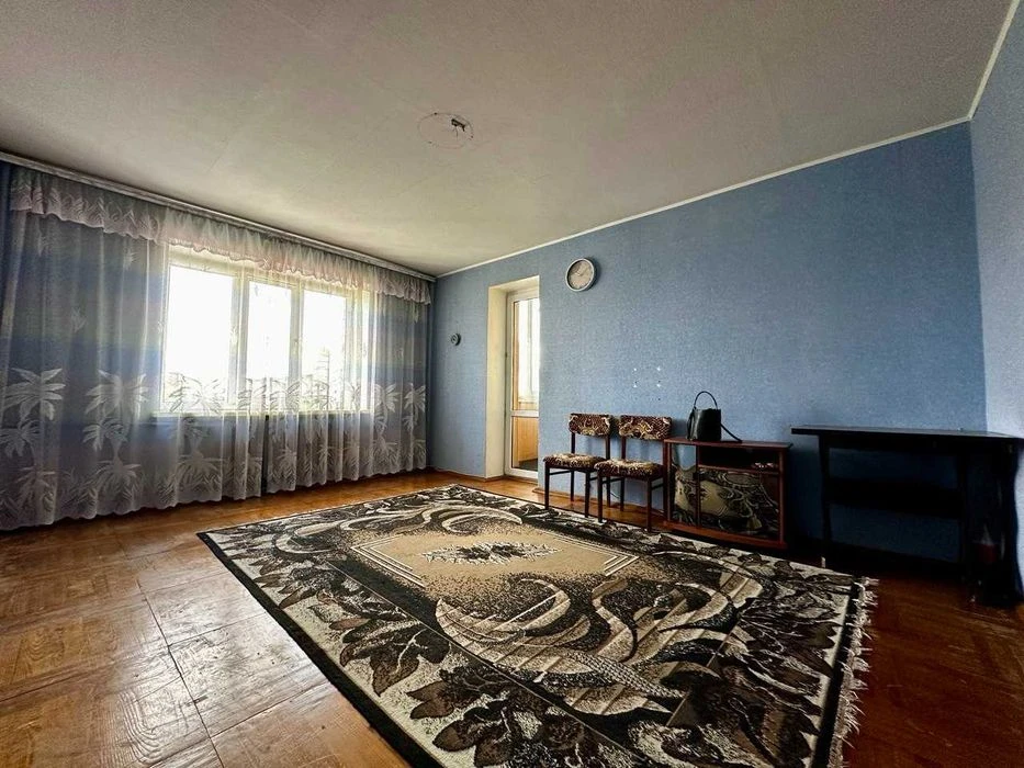 Центр міста,велика 2 кімнатна квартира 57м2,житловий стан(NN