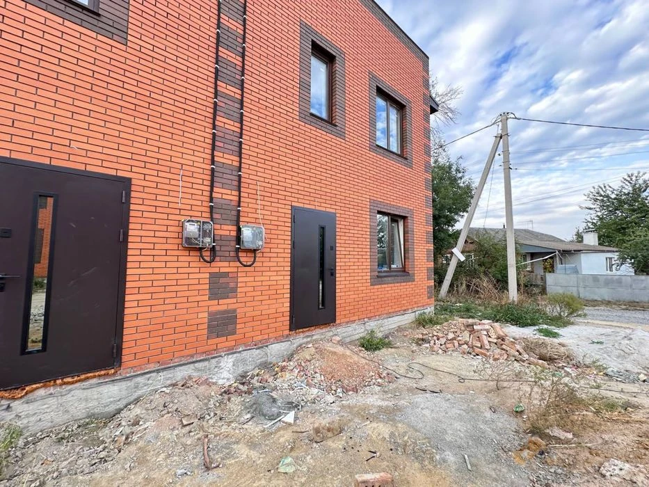 Two-story Townhouse with renovation No commission