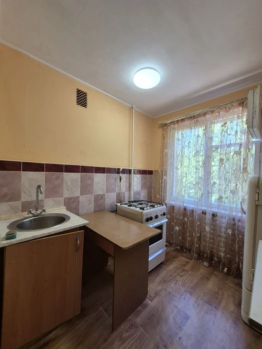 3- кімната  квартира на  Коваленка ( Пухова). Працюємо з про