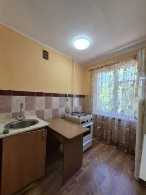 3- кімната  квартира на  Коваленка ( Пухова). Працюємо з про