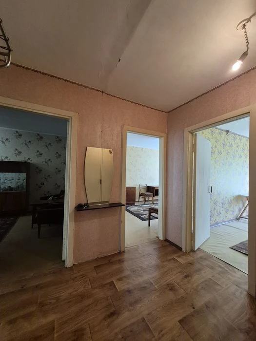 3- кімната  квартира на  Коваленка ( Пухова). Працюємо з про