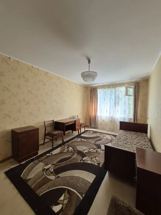 3- кімната  квартира на  Коваленка ( Пухова). Працюємо з про
