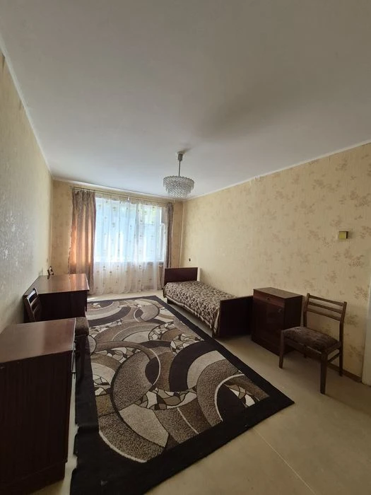 3- кімната  квартира на  Коваленка ( Пухова). Працюємо з про