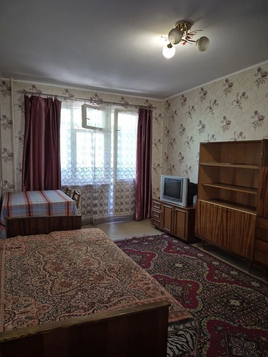3- кімната  квартира на  Коваленка ( Пухова). Працюємо з про