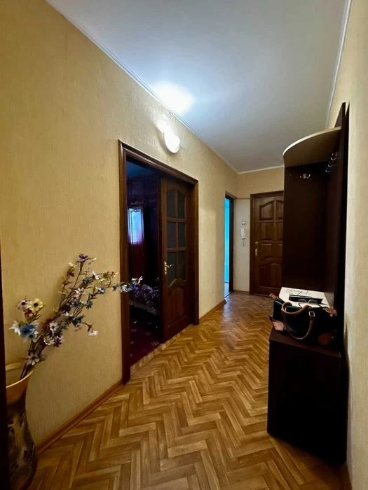 Центр Міста,3 кімнатна квартира 62м2,житловий стан,держ прог