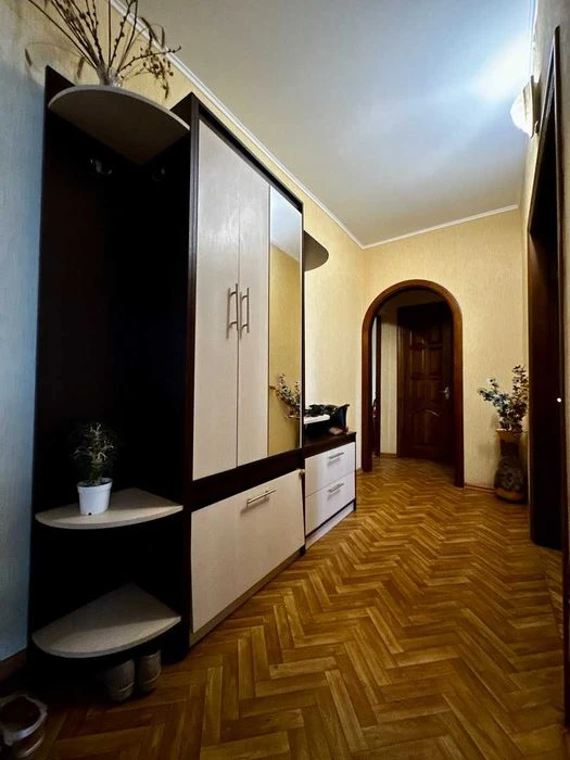 Центр Міста,3 кімнатна квартира 62м2,житловий стан,держ прог