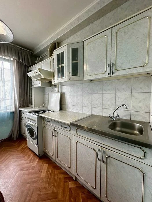 Центр Міста,3 кімнатна квартира 62м2,житловий стан,держ прог