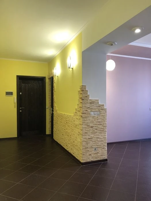 Продаж 2кмн кв + студія. Під іпотеку або є відновлення. Стар