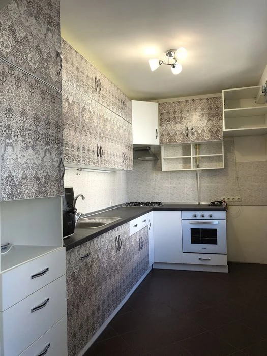 Продаж 2кмн кв + студія. Під іпотеку або є відновлення. Стар
