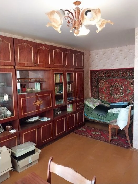 1 кімн-на , Рокосовського ( біля стоматології), 40 м ТОРГ