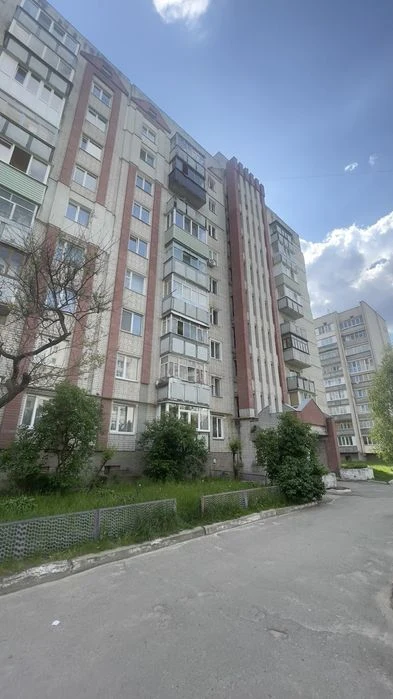 Продам 4-х кімнатну квартиру, ЗАЗ