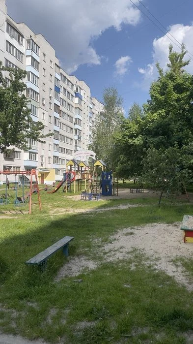 Продам 4-х кімнатну квартиру, ЗАЗ