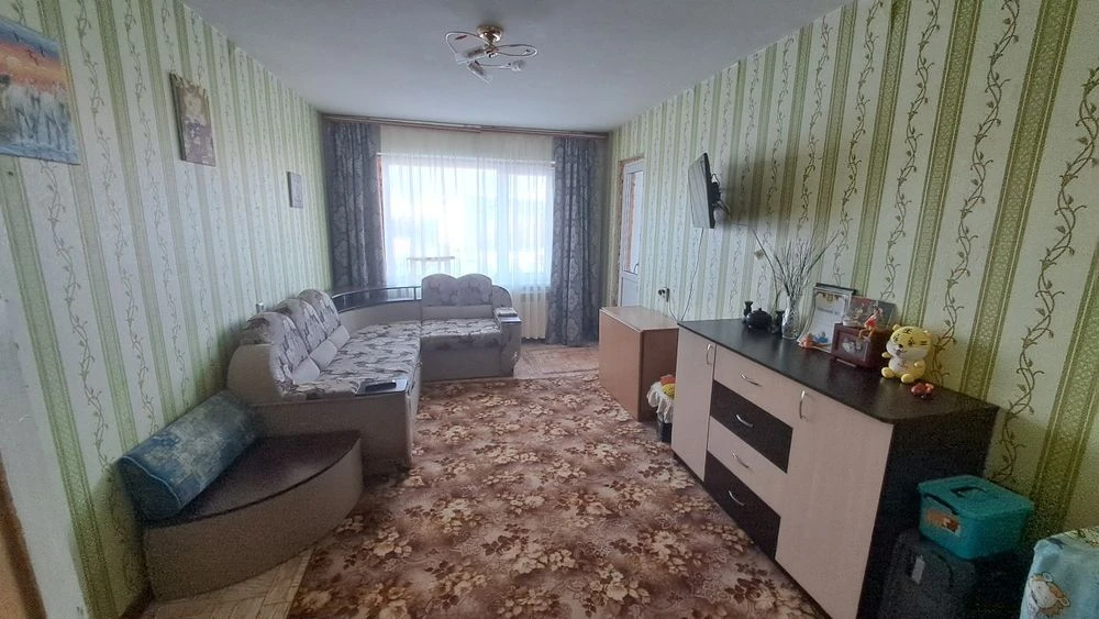 Продам  3 кімнатну квартиру біля ринку  "Нива" на 9 поверсі