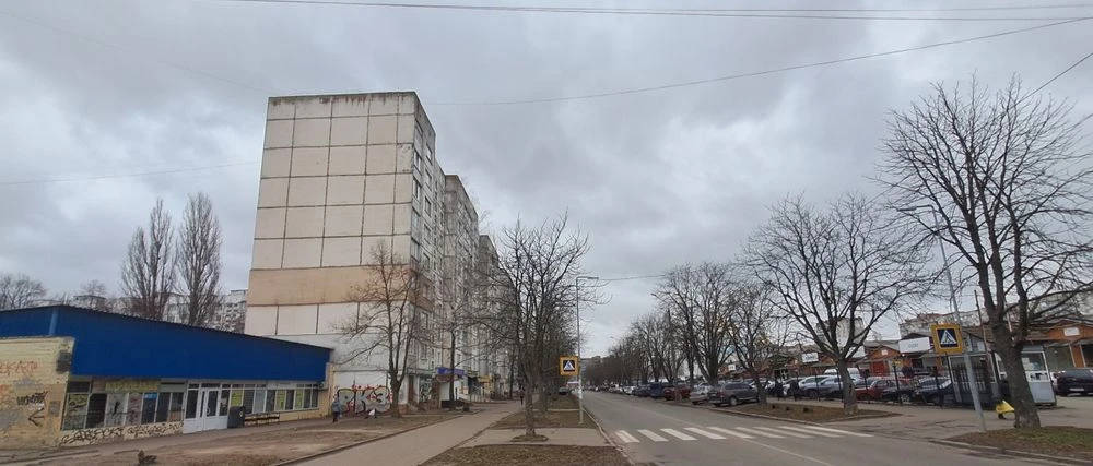 Продам  3 кімнатну квартиру біля ринку  "Нива" на 9 поверсі