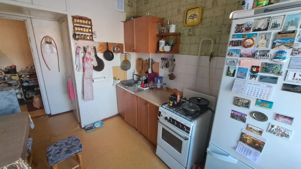 Продам  3 кімнатну квартиру біля ринку  "Нива" на 9 поверсі