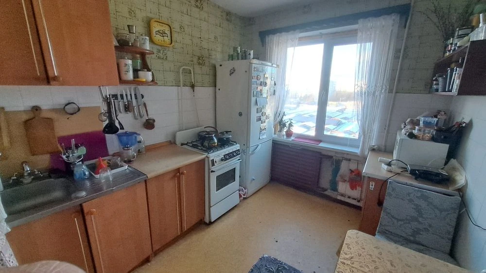 Продам  3 кімнатну квартиру біля ринку  "Нива" на 9 поверсі