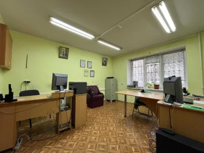 Продається трьохкімнатна квартира 67м2, район ЦУМ.  LD