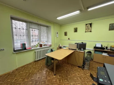 Продається трьохкімнатна квартира 67м2, район ЦУМ.  LD