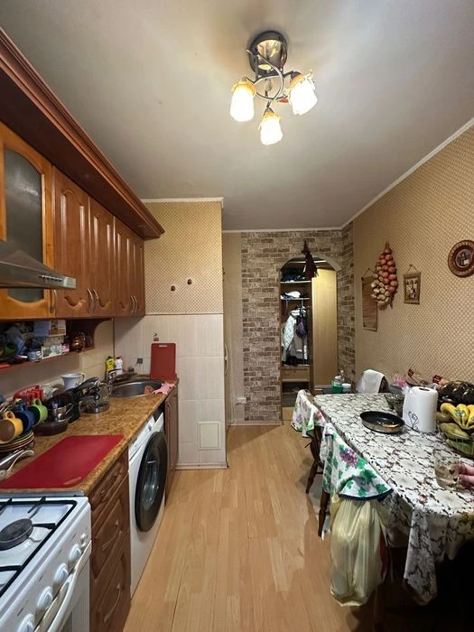 Р-н Градецький,Простора 3 кімнатна 67м2 з ремонтом та меблям