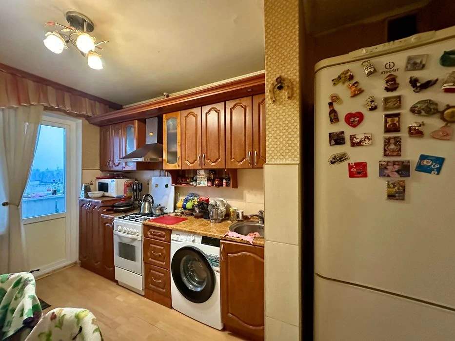 Р-н Градецький,Простора 3 кімнатна 67м2 з ремонтом та меблям