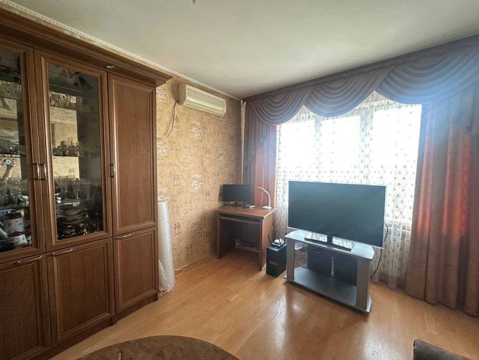 Р-н Градецький,Простора 3 кімнатна 67м2 з ремонтом та меблям