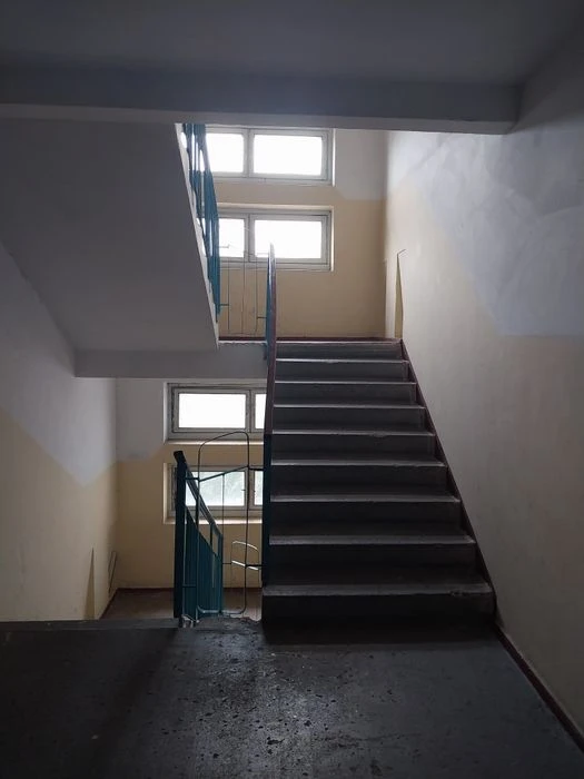 Продається 1 кімнатна, Пухова б 148, 40 м, ЧН , біля Єпіцент