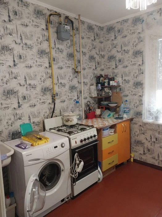 Продається 1 кімнатна, Пухова б 148, 40 м, ЧН , біля Єпіцент
