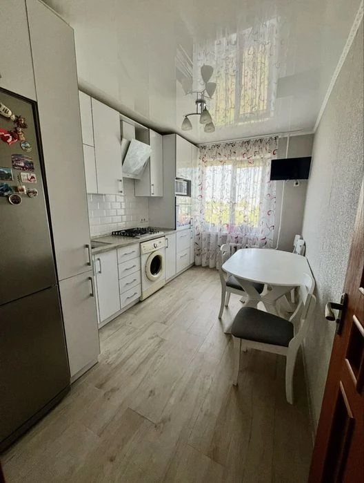 Продаж 3–кім квартири, вул.Соборності, 24. Будинок з ОСББ
