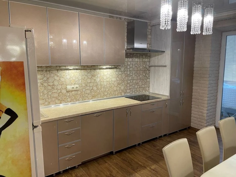Продаж 1-кімнатної квартири, перепланованої на 2-кімнатну