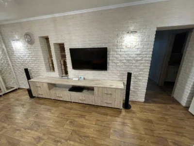Продаж 1-кімнатної квартири, перепланованої на 2-кімнатну