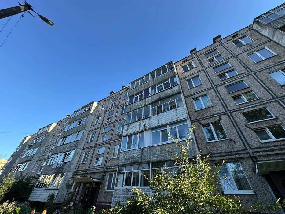 Продаж затишної 2 кімн кв-ри по вул Льотній, 11а навпроти ма