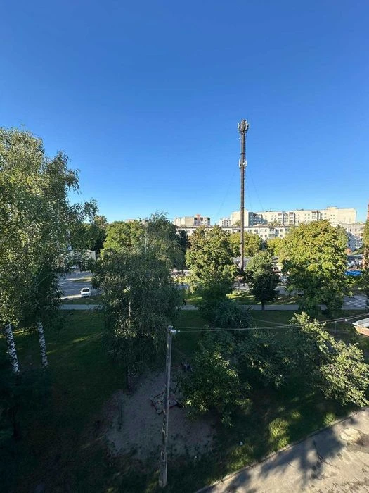 Продаж затишної 2 кімн кв-ри по вул Льотній, 11а навпроти ма