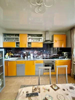 СУПЕР ЛОКАЦІЯ! Велика квартира, ремонт, кухня 14 кв м рн HOL