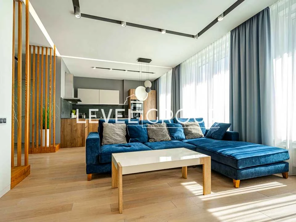 Apartment. Kyiv, John McCain St. (Ivana Kudri)