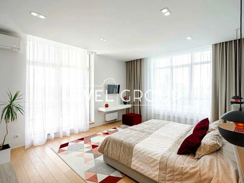 Apartment. Kyiv, John McCain St. (Ivana Kudri)