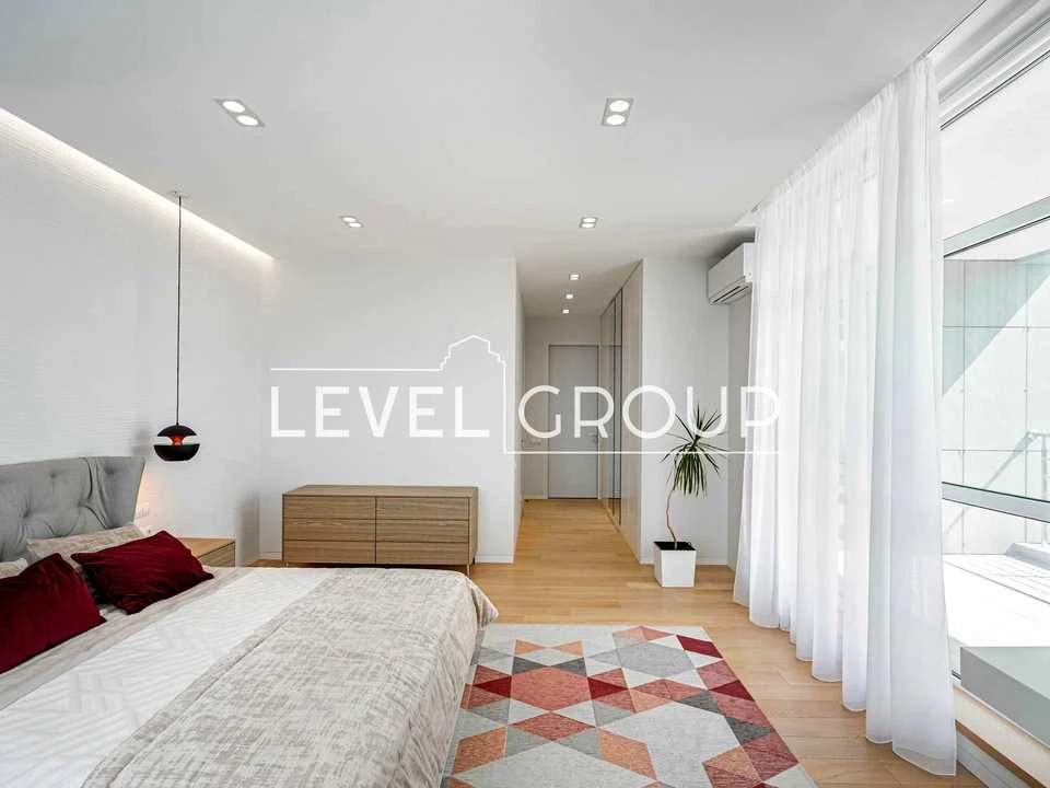 Apartment. Kyiv, John McCain St. (Ivana Kudri)