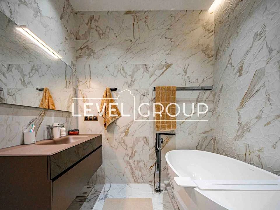 Apartment. Kyiv, John McCain St. (Ivana Kudri)