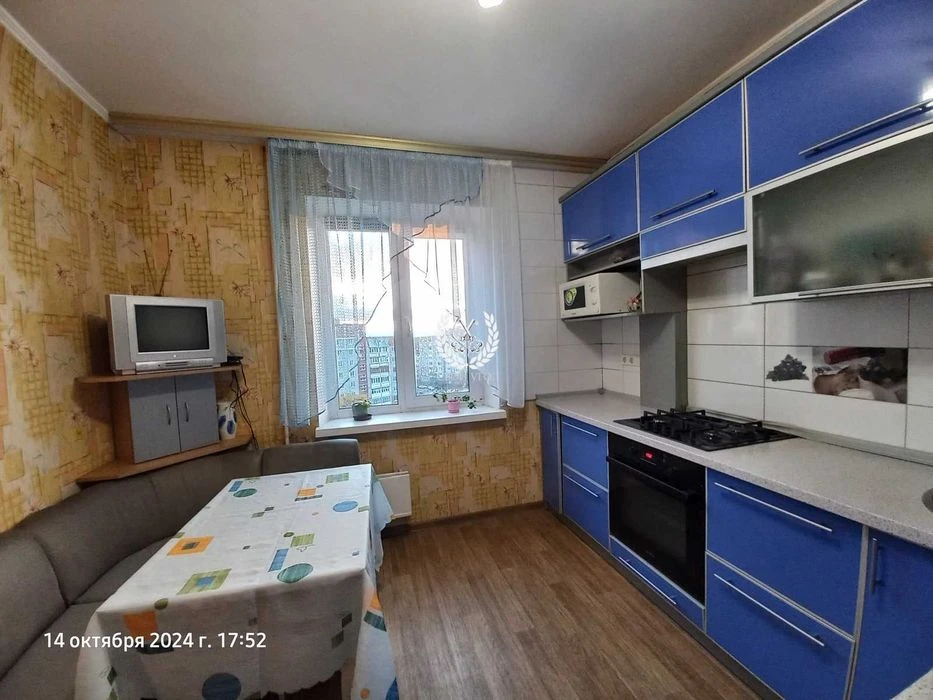 Продам 4-х кімнатну квартиру в Чернігові ( вул. Незалежності