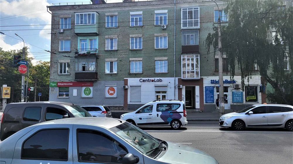 4 комнатная сталинка в центре , 2 этаж, не угловая mn