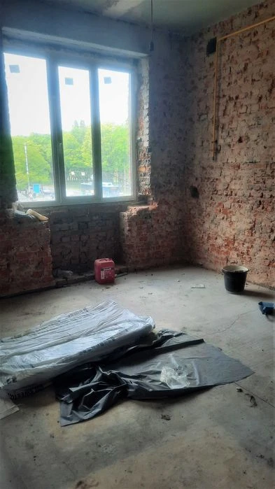 4 комнатная сталинка в центре , 2 этаж, не угловая mn