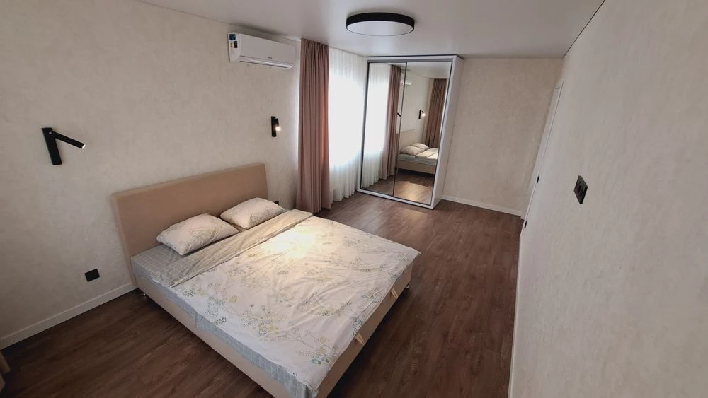 Продам  2 к кв в центрі, єВідновлення