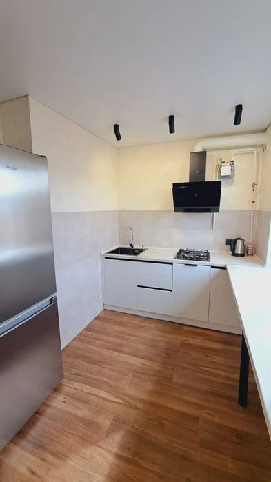 Продам  2 к кв в центрі, єВідновлення