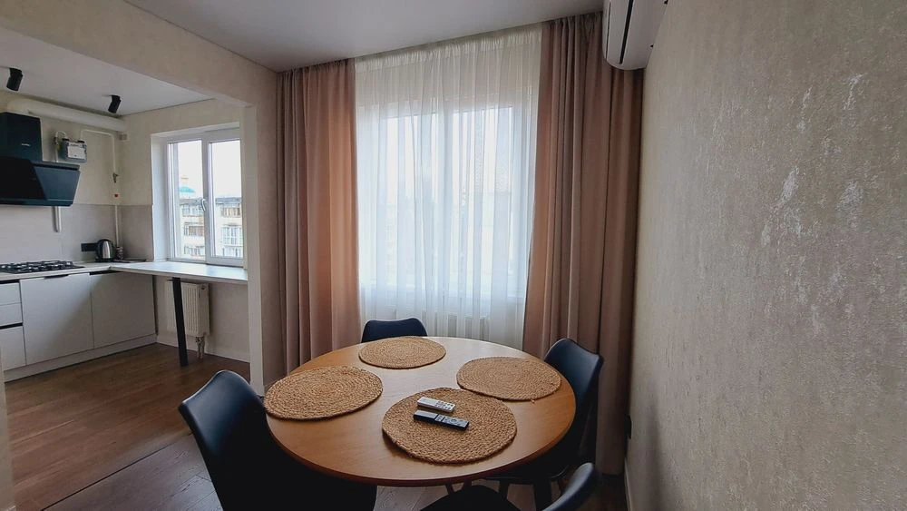 Продам  2 к кв в центрі, єВідновлення