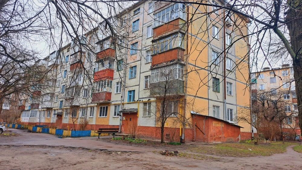 Продам  2 к кв в центрі, єВідновлення