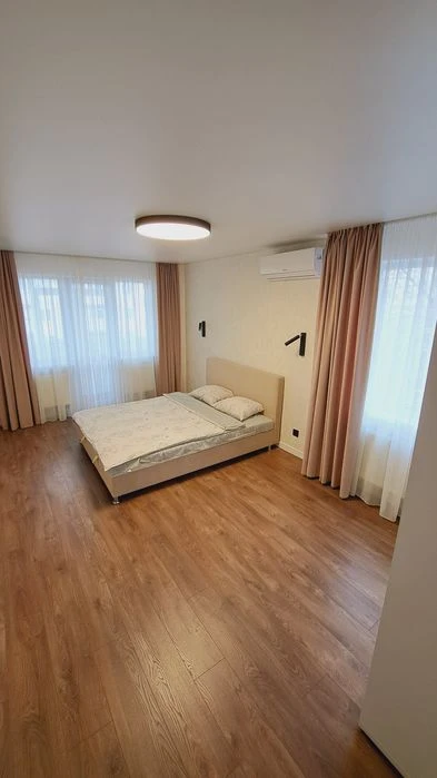 Продам  2 к кв в центрі, єВідновлення