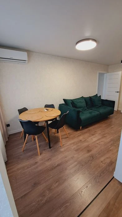 Продам  2 к кв в центрі, єВідновлення