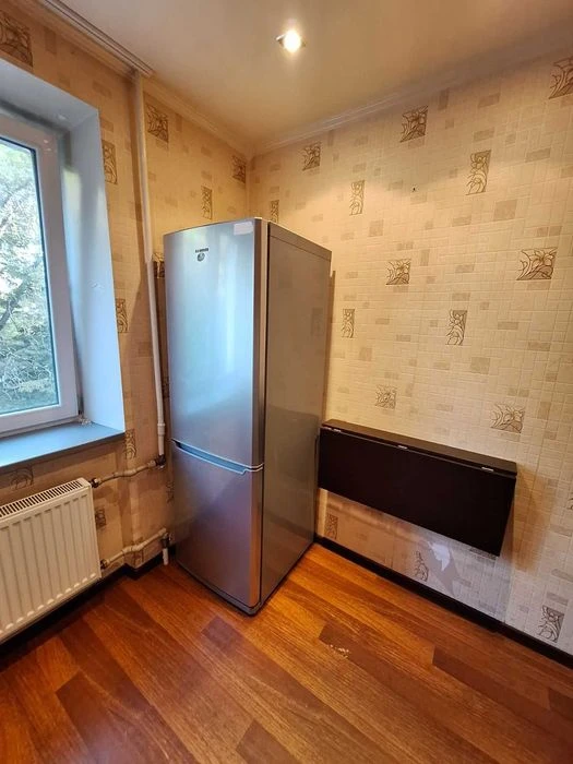 Продам 3 кімнатну квартиру на проспекті Левка Лук'яненка.