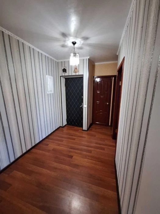 Продам 3 кімнатну квартиру на проспекті Левка Лук'яненка.