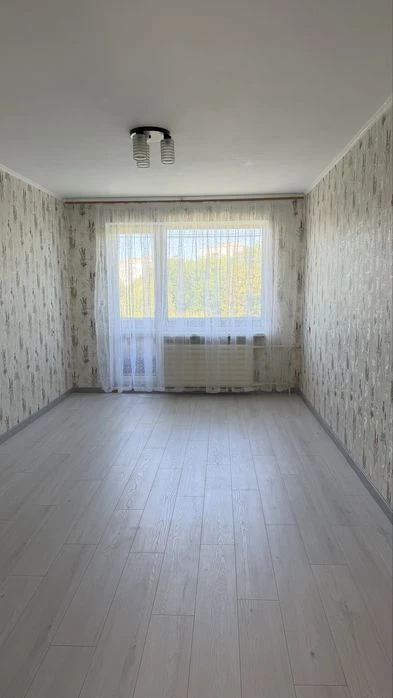Продам двух комнатную квартиру ул. Космонавтов